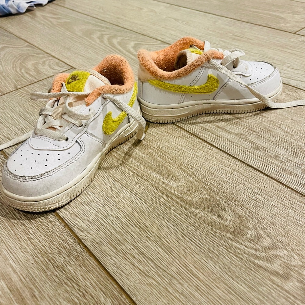 Nike sneakers. Tie close. Size 8